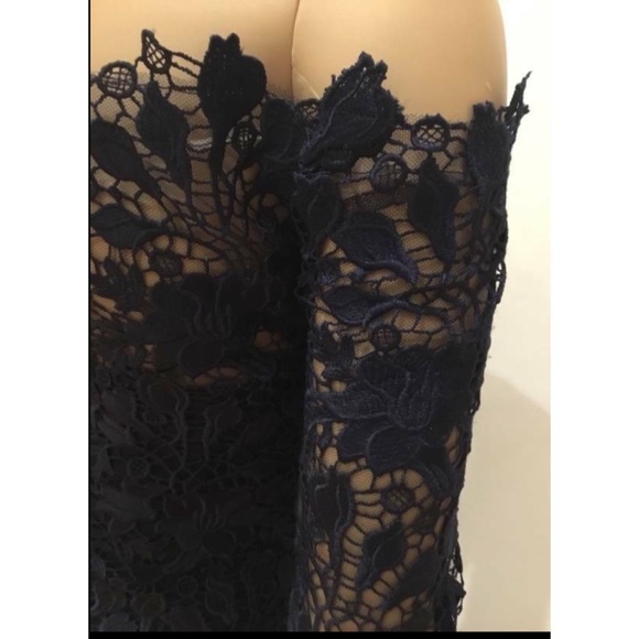 MONIQUE LHUILLIER OFF THE SHOULDER LACE DRESS MRSP: $3995 - Picture 7 of 9